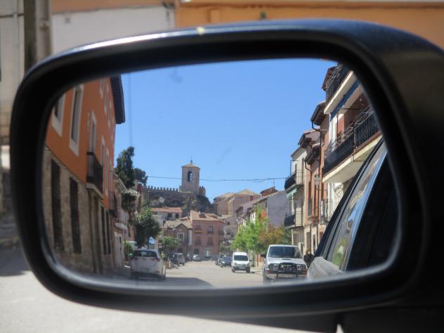 Foto: El centro visto por el espejo retrovisor - Almoguera (Guadalajara), España