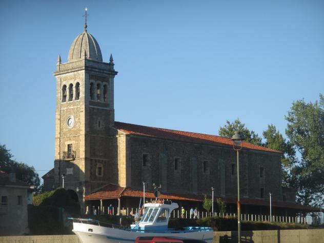 Foto: Iglesia de Santa María - Luanco (Asturias), España