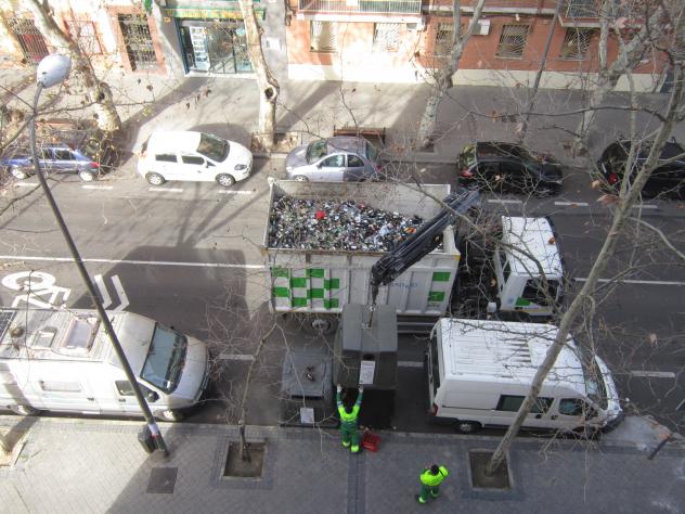 Foto: Camión de recogida de vidrios - Madrid (Comunidad de Madrid), España