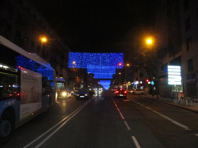 Foto: Luces de navidad en la calle del General Ricardos - Madrid (Comunidad de Madrid), España