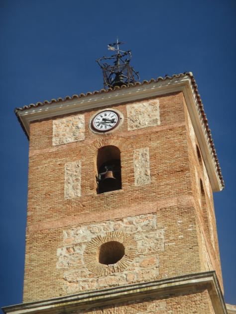 Foto: Torre del campanario de la iglesia - Illana (Guadalajara), España