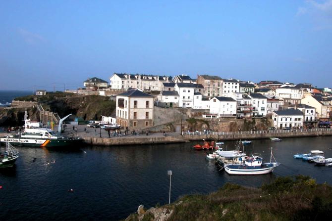 Foto: Vista  del puerto - Tapia de Casariego (Asturias), España