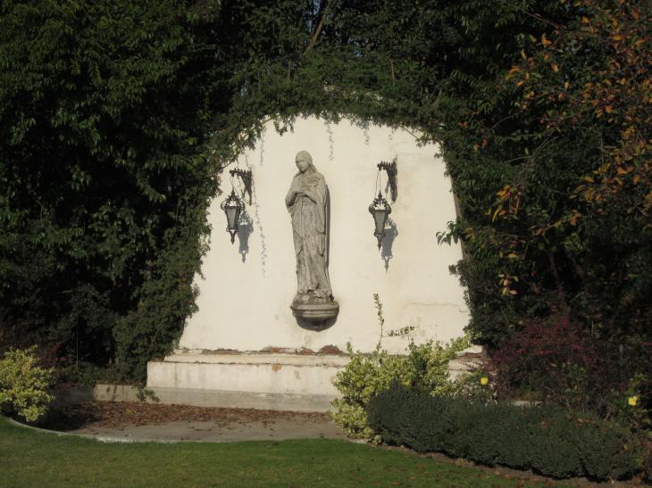 Foto: Imagen en el jardín de las bodegas Undurraga - Talagante (Región Metropolitana), Chile
