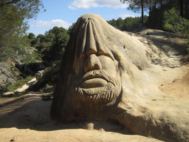 Foto: Impresionante escultura en la ruta de las caras - Buendía (Guadalajara), España
