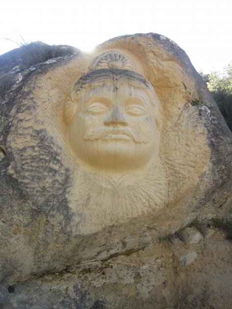 Foto: Escultura en la ruta de las caras - Buendía (Guadalajara), España
