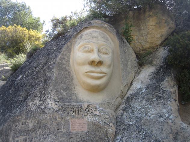 Foto: La monja en la ruta de las caras - Buendía (Guadalajara), España