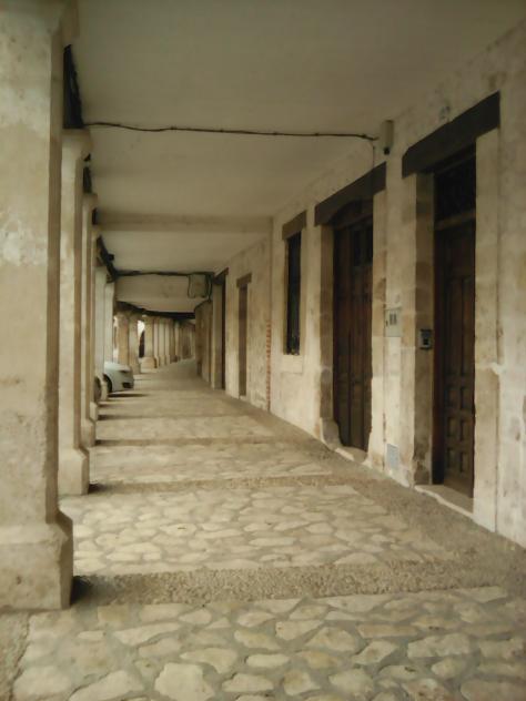 Foto: Plaza porticada - Tendilla (Guadalajara), España