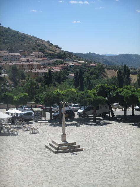 Foto: Cruceiro en la plaza de las Horas - Pastrana (Guadalajara), España