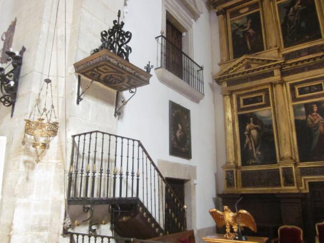 Foto: Púlpito y sotto vocce en la Colegiata - Pastrana (Guadalajara), España