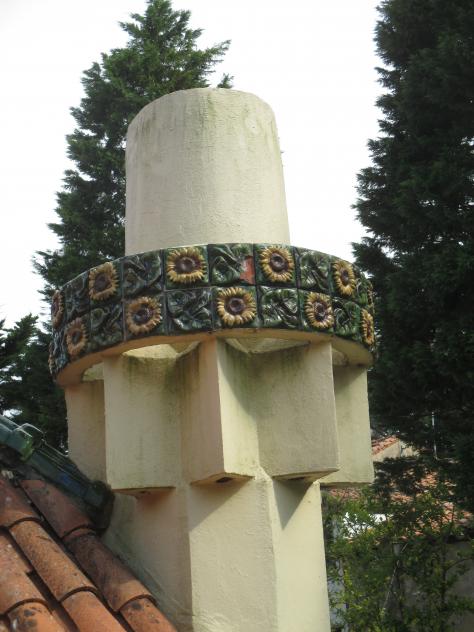 Foto: Chimenea de El Capricho - Comillas (Cantabria), España