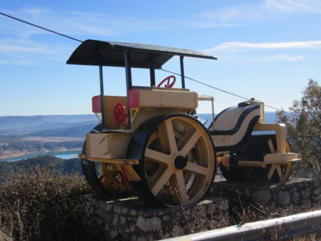 Foto: Apisonadora en el mirador - Alocén (Guadalajara), España