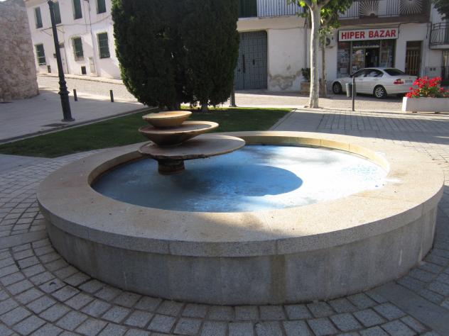 Foto: Fuente en la plaza del Ágora - Estremera (Madrid), España