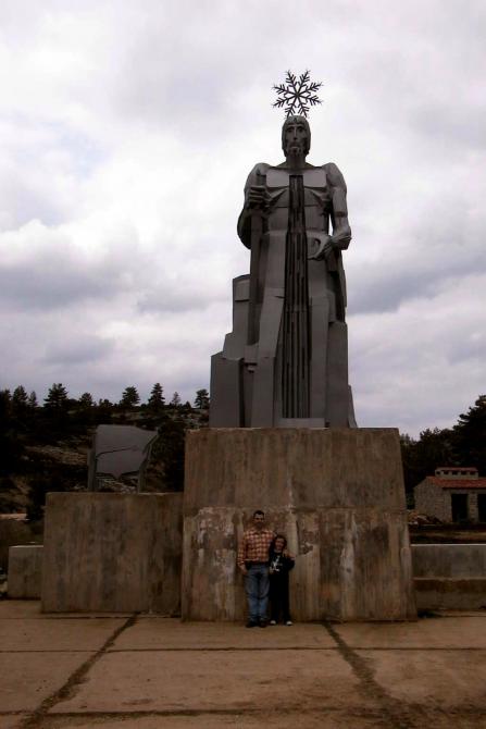 Foto: Colosal monumento en el nacimiento del río Tajo - Frías de Albarracín (Teruel), España