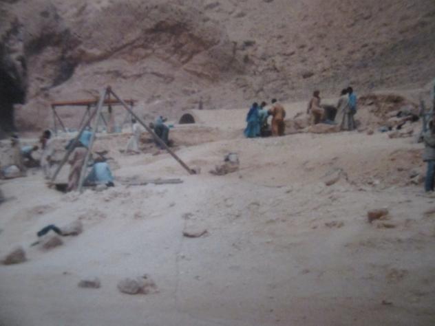 Foto: Excavaciones en el Valle de los Reyes en 1988 - Luxor, Egipto