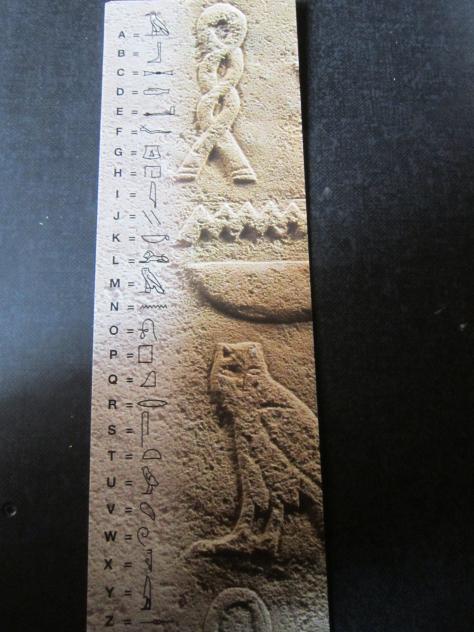 Foto: Equivalencia de los jeroglíficos con las letras del abecedario - Saqqarah (Al Jīzah), Egipto