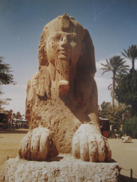 Foto: Frontal de la esfinge de alabastro - Saqqarah (Al Jīzah), Egipto