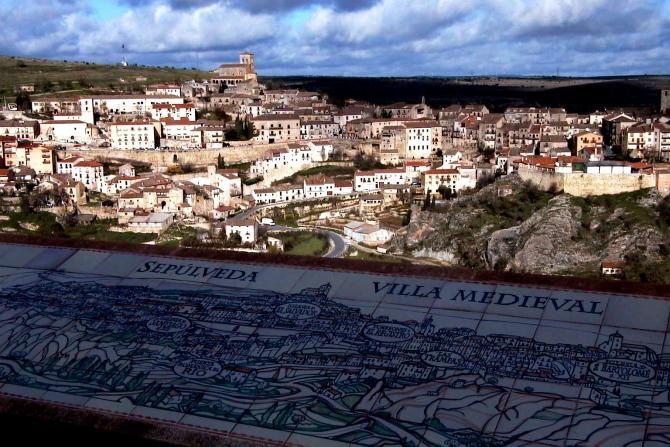 Foto: Cartel de situación en el mirador - Sepúlveda (Segovia), España