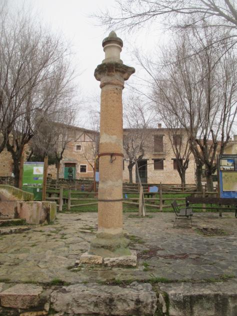 Foto: El Rollo o Picota - Palazuelos (Guadalajara), España