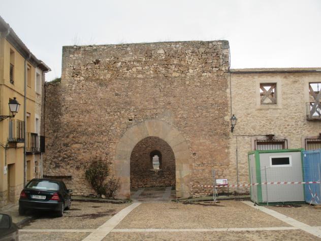 Foto: Puerta en las murallas - Palazuelos (Guadalajara), España