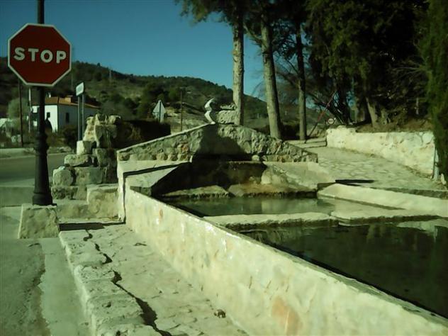 Foto: Fuente y pilón - Alhóndiga (Guadalajara), España