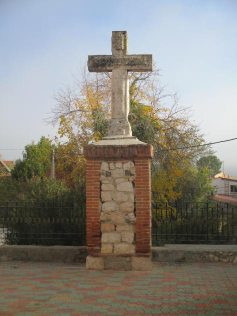 Foto: Cruz en la plaza homónima - Carabaña (Madrid), España