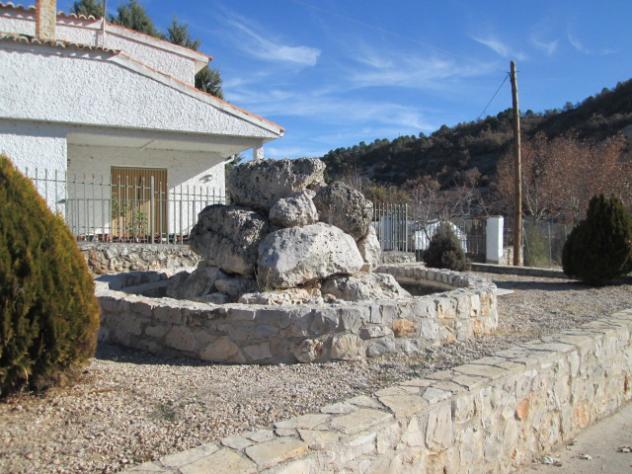 Foto: Rústica fuente - Alhóndiga (Guadalajara), España