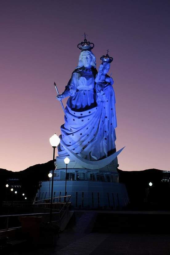 Foto: Monumento de la virgen del Socavón - Oruro, Bolivia