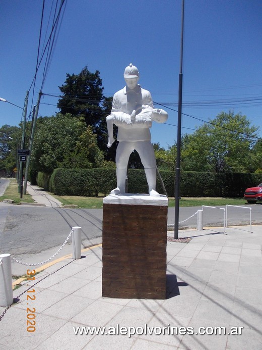 Foto: Monumento al Bombero Voluntario - Del Viso (Buenos Aires), Argentina
