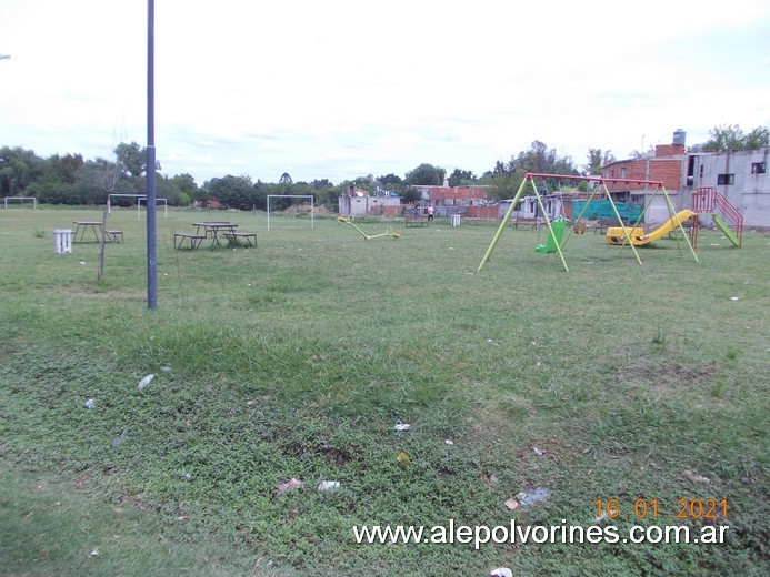 Foto: Plaza Rivera del Pinazo - Del Viso (Buenos Aires), Argentina