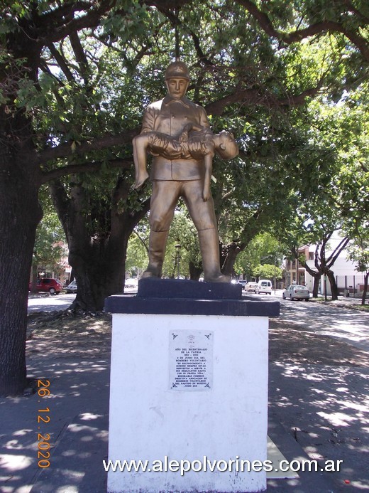 Foto: Monumento al Bombero Voluntario - Moreno (Buenos Aires), Argentina