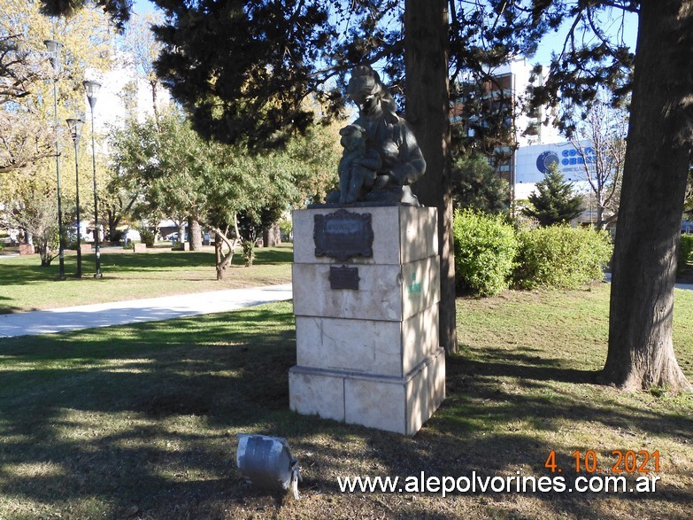 Foto: Tres Arroyos - Monumento a la Madre - Tres Arroyos (Buenos Aires), Argentina