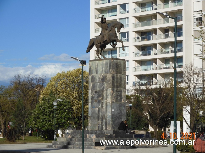 Foto: Tres Arroyos - Monumento Gral San Martin - Tres Arroyos (Buenos Aires), Argentina