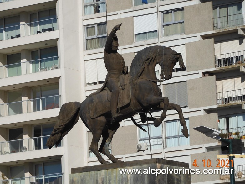 Foto: Tres Arroyos - Monumento a San Martin - Tres Arroyos (Buenos Aires), Argentina
