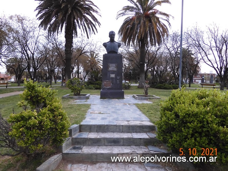 Foto: Coronel Dorrego - Busto Gral San Martin - Coronel Dorrego (Buenos Aires), Argentina
