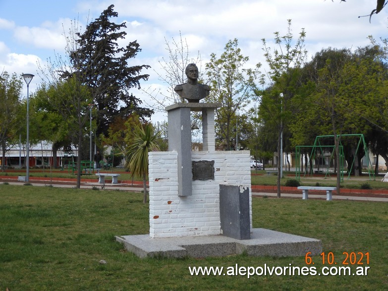 Foto: Mayor Buratovich - Busto Gral San Martin - Mayor Buratovich (Buenos Aires), Argentina