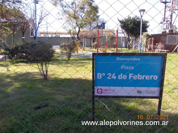 Foto: Barrio FONAVI - Plaza 24 de Febrero - Grand Bourg (Buenos Aires), Argentina