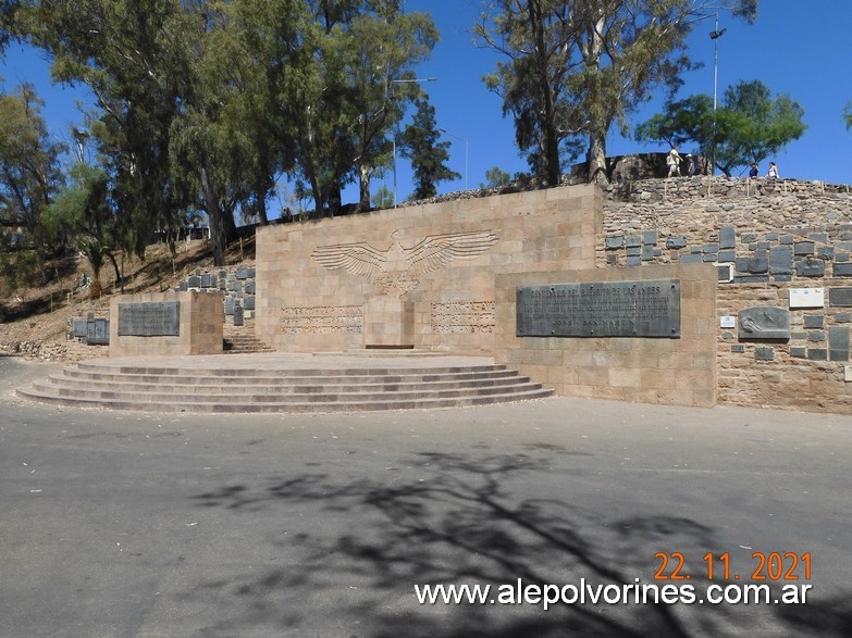 Foto: Mendoza - Cerro de la Gloria - Mendoza, Argentina