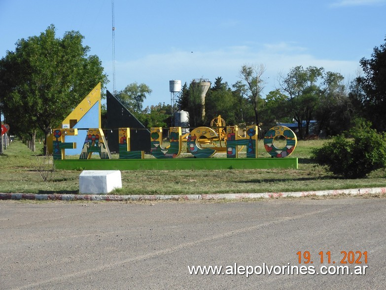 Foto: Falucho - Acceso - Falucho (La Pampa), Argentina