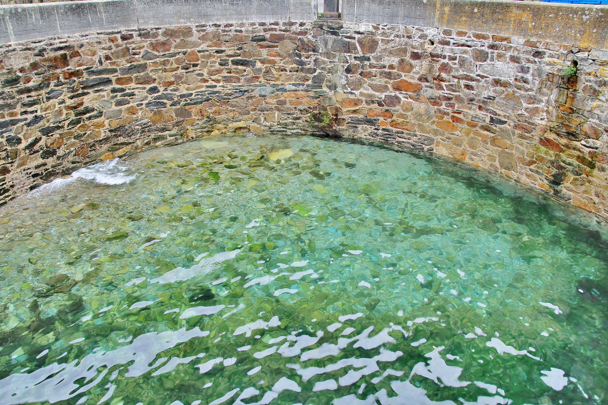 Foto: Agua transparente - Cudillero (Asturias), España