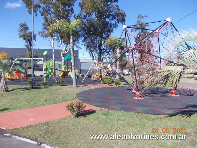 Foto: Plaza - Camino de los Remeros - Tigre (Buenos Aires), Argentina