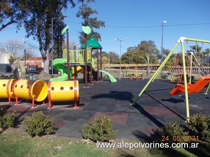 Foto: Plaza - Camino de los Remeros - Tigre (Buenos Aires), Argentina