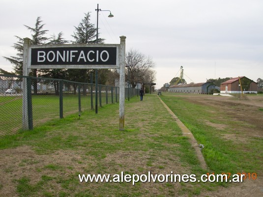 Foto: Estacion Bonifacio - Laguna Alsina (Buenos Aires), Argentina