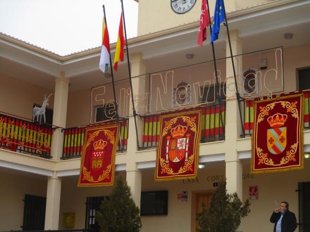 Foto: Ayuntamiento engalanado para la visita real - Brea de Tajo (Comunidad de Madrid), España