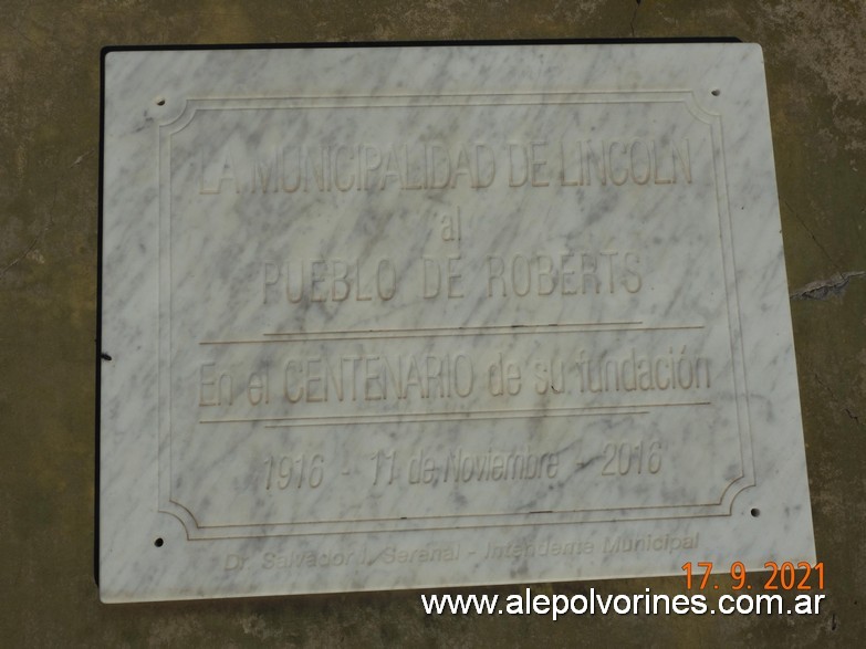 Foto: Monumento Centenario - Roberts - Roberts (Buenos Aires), Argentina