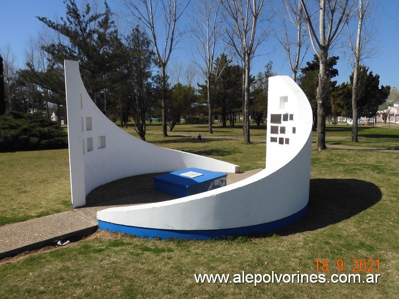 Foto: Germania - Monumento Centenario - Germania (Buenos Aires), Argentina