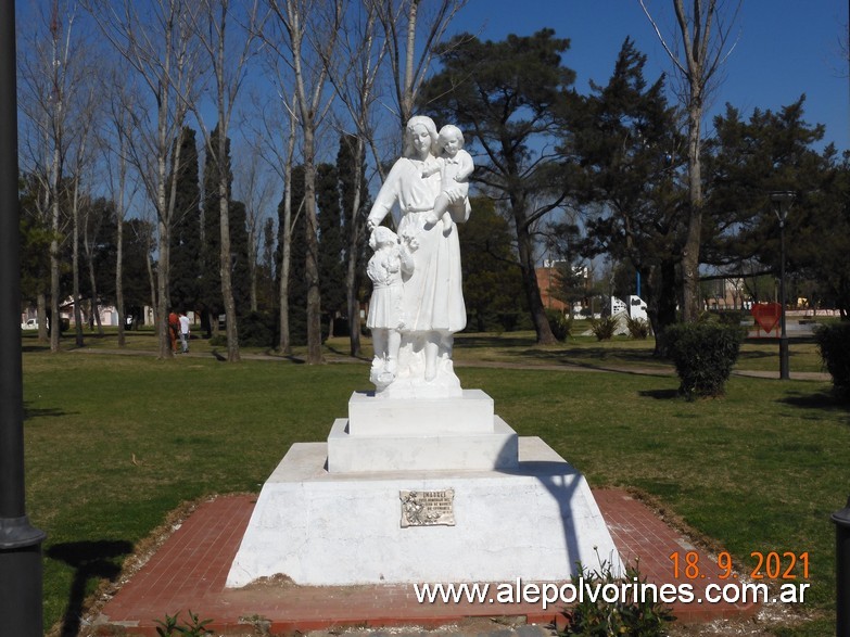 Foto: Germania - Monumento a la Madre - Germania (Buenos Aires), Argentina