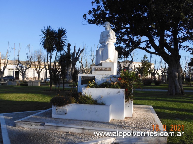 Foto: Vedia - Monumento a la Madre - Vedia (Buenos Aires), Argentina