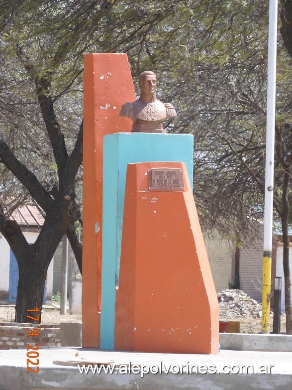 Foto: Brea Pozo - Busto Gral San Martin - Brea Pozo (Santiago del Estero), Argentina