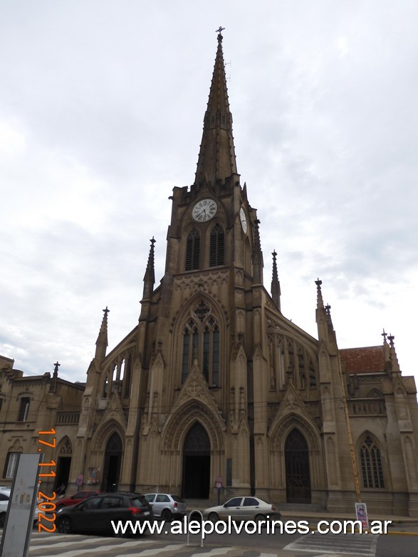 Foto: Azul - Iglesia NS del Rosario - Azul (Buenos Aires), Argentina