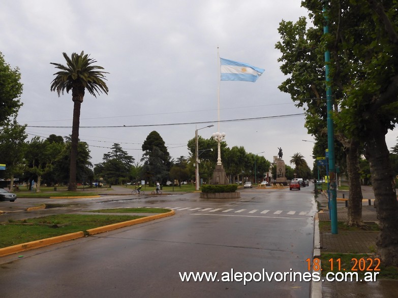 Foto: Bolívar - Avendia San Martin - San Carlos de Bolivar (Buenos Aires), Argentina